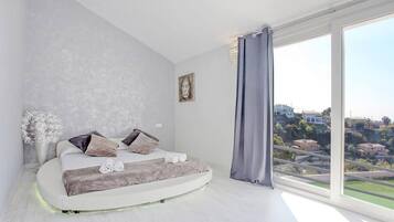 4 slaapkamers, een strijkplank/strijkijzer, wifi, beddengoed