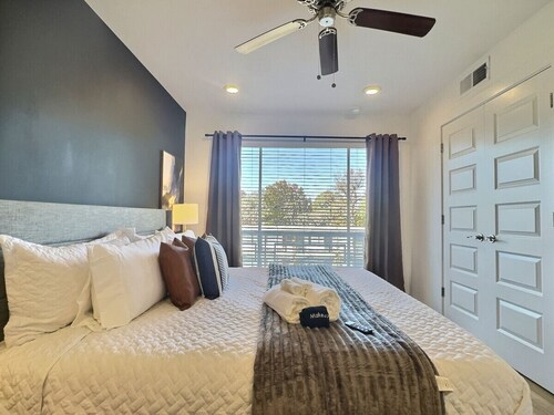 Urban Hideaway Near Downtown Hotspots