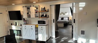 Charming guesthouse within minutes of downtown Fish Creek!