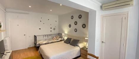 Bureau, fer et planche à repasser, Wi-Fi gratuit