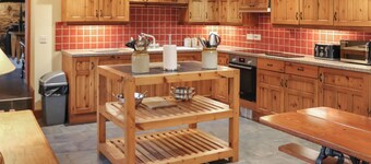 5 bedroom accommodation in Bala