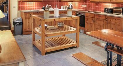 5 bedroom accommodation in Bala