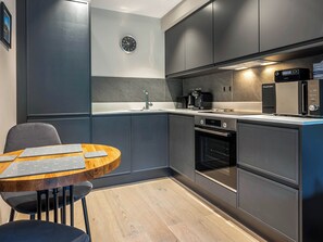 Dishwasher, cookware/dishes/utensils