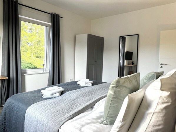 1 bedroom, iron/ironing board, WiFi, bed sheets - QT Apartment with balcony NEW - Stylish - w. Parking lot (Detmold)