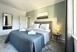 1 bedroom, iron/ironing board, WiFi, bed sheets - QT Apartment with balcony NEW - Stylish - w. Parking lot (Detmold)
