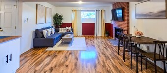 Private guest suite with Full kitchen & laundry