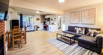 Private guest suite with Full kitchen & laundry