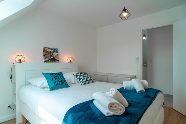 2 bedrooms, iron/ironing board, free WiFi, bed sheets
