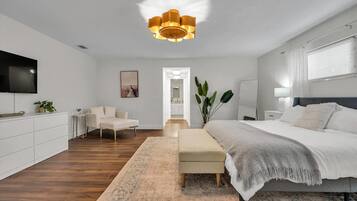 6 bedrooms, iron/ironing board, bed sheets
