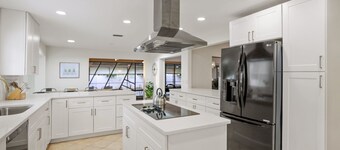 Golden Retreat: Expansive 6BR Home w Heated Pool ~