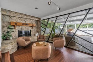 Interior - Golden Retreat: Expansive 6BR Home w Heated Pool ~ (Seminole)