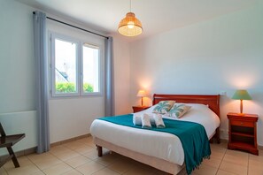 4 bedrooms, iron/ironing board, free WiFi, bed sheets