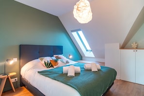 3 bedrooms, iron/ironing board, free WiFi, bed sheets