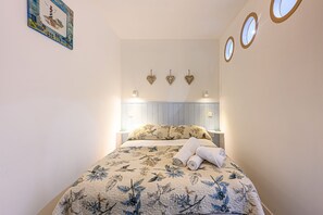 2 slaapkamers, een strijkplank/strijkijzer, beddengoed