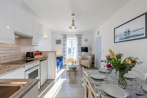 Fridge, microwave, oven, coffee/tea maker