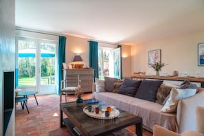 Fireplace, DVD player, stereo - Kerlavarec - Belle maison avec grand jardin (Locmariaquer)