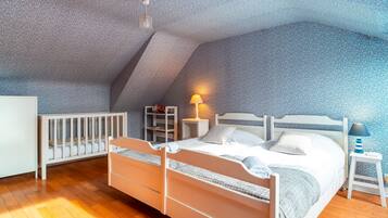 1 bedroom, iron/ironing board, free WiFi, bed sheets