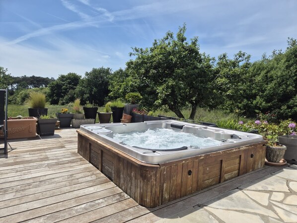 Outdoor spa tub - Ty Nehue - Maison avec jacuzzi (Crac'h)