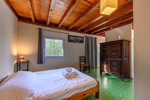 5 habitaciones, tabla de planchar con plancha y wifi gratis 