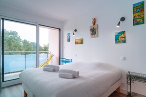 4 bedrooms, free WiFi, bed sheets