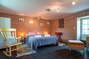 3 عدّة غرف نوم ومكواة/لوح كي وواي فاي مجانًا وملاءات أسرّة