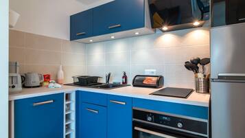 Fridge, microwave, oven, dishwasher