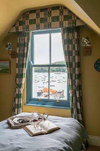 Mariners Cottage -  a house that sleeps 8 guests  in 4 bedrooms