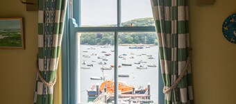 Mariners Cottage - a house that sleeps 8 guests in 4 bedrooms