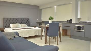 1 dormitori, planxa i posts de planxar, wifi i roba de llit