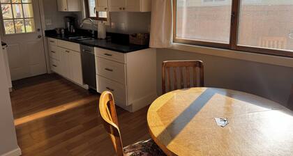 Charming 1-bedroom house in brilliant Boise with WiFi, AC, deck, etc.