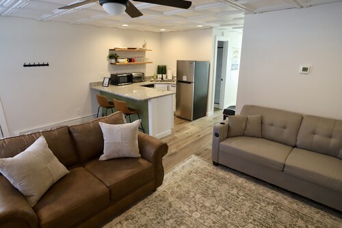 1 Bedroom Single Family Condo, Minutes from Slopes