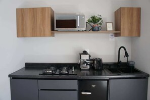 Coffee/tea maker, blender, cookware/dishes/utensils