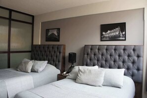 1 habitación, tabla de planchar con plancha, wifi y ropa de cama