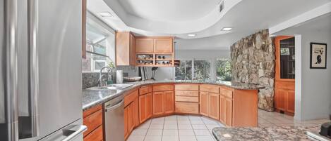 Mikrowelle, Ofen, Herdplatte, Geschirrspüler