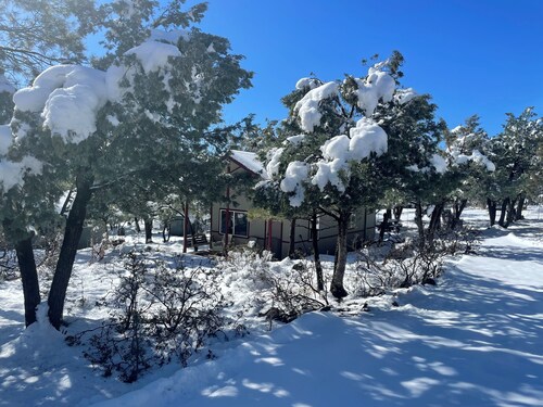 Calypso's Hideaway in delightful Pine with WiFi, AC