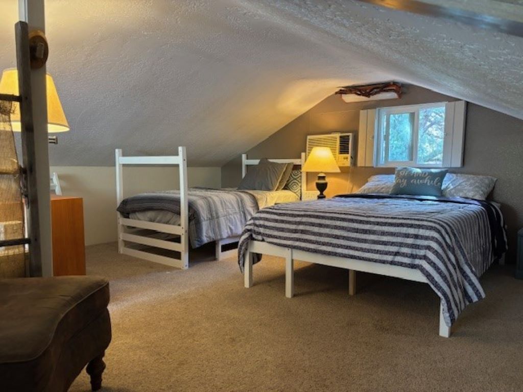 2 bedrooms, WiFi (free), bed sheets