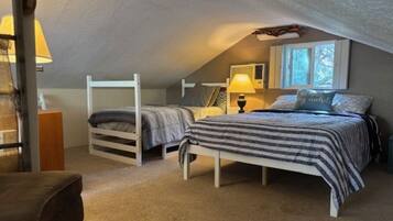 2 bedrooms, WiFi (free), bed sheets