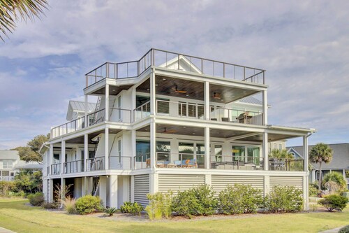 7 Beachwood East by Avantstay Ocean Views, Hot Tub, 7bdr