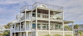 7 Beachwood East by Avantstay Steps to the Beach Ocean Views, Hot Tub, 7bdr