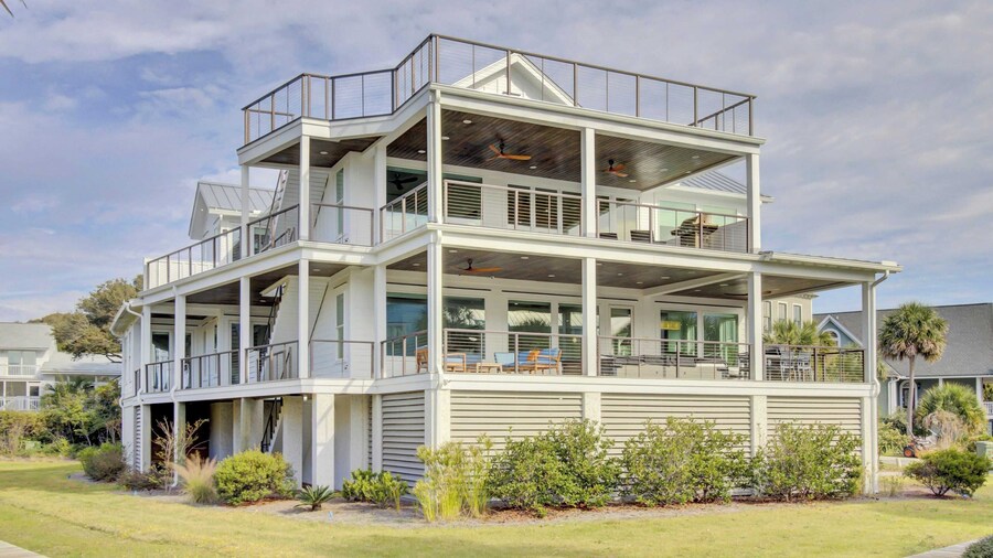 7 Beachwood East by Avantstay Steps to the Beach Ocean Views, Hot Tub, 7bdr