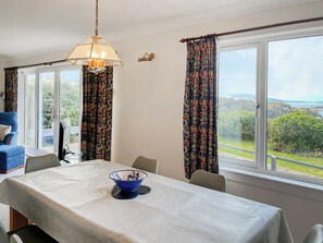 Dining - 3 bedroom accommodation in Oban (Oban)