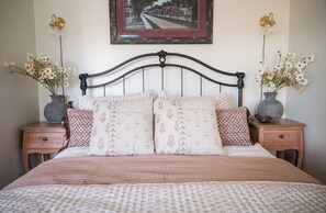 2 chambres, fer et planche à repasser, Wi-Fi, draps fournis