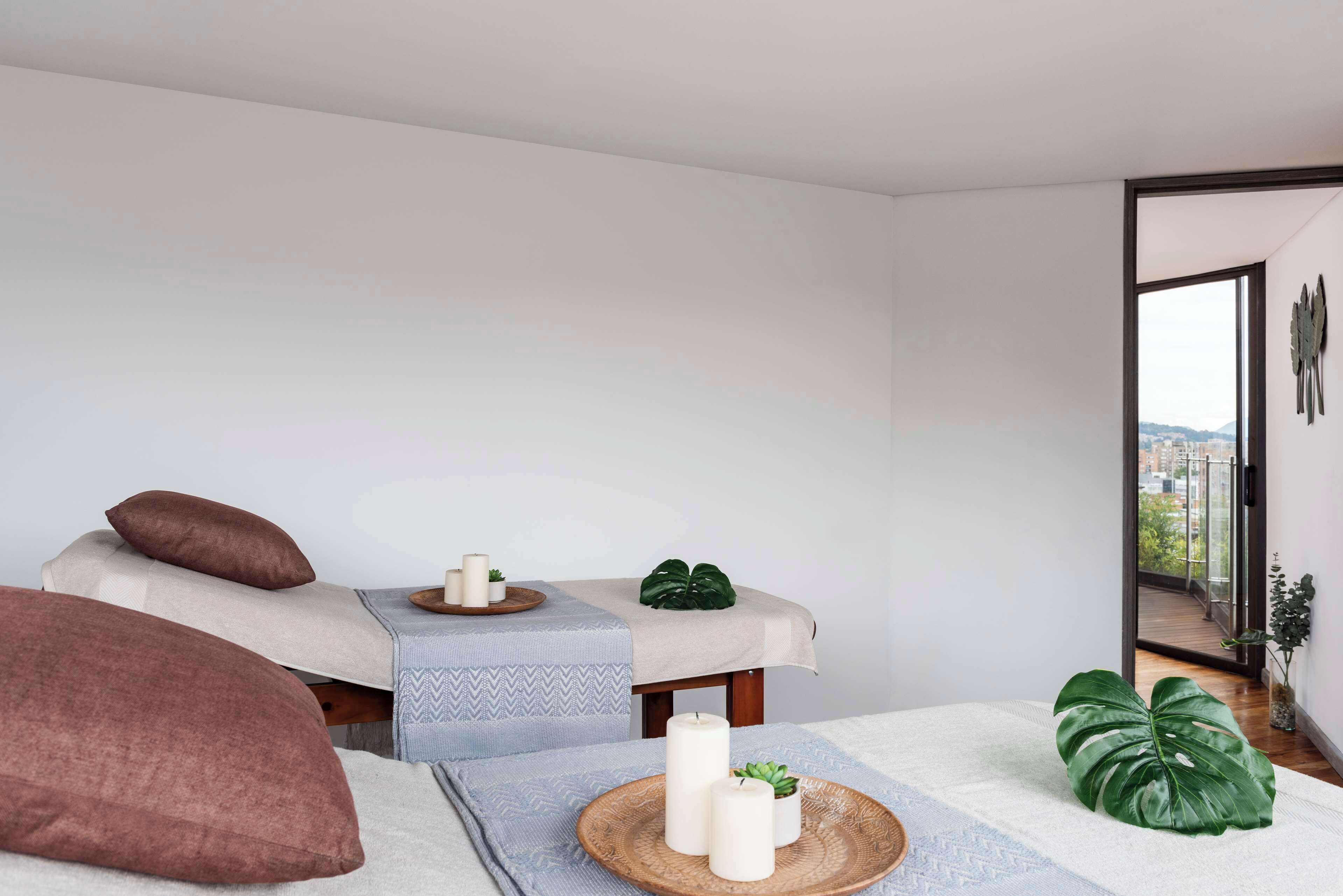Sauna, hot tub, steam room, hot stone massages, deep-tissue massages