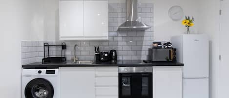 Fridge, microwave, oven, stovetop