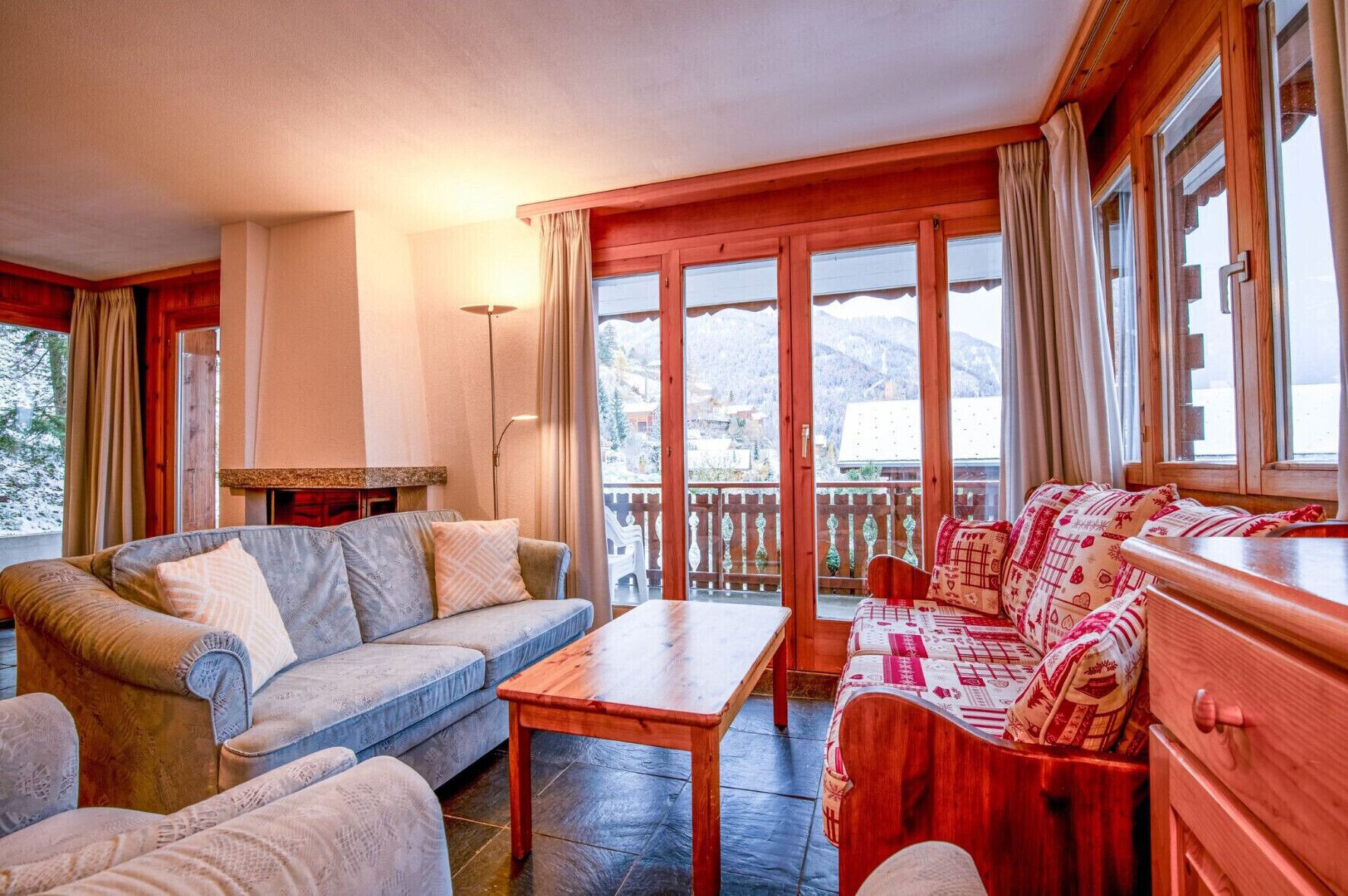 Télévision, cheminée