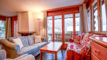 Télévision, cheminée