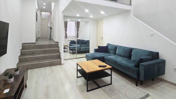 TV - IMCT - Two-storey Apartment (Budapest)