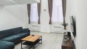 TV - IMCT - Two-storey Apartment (Budapest)