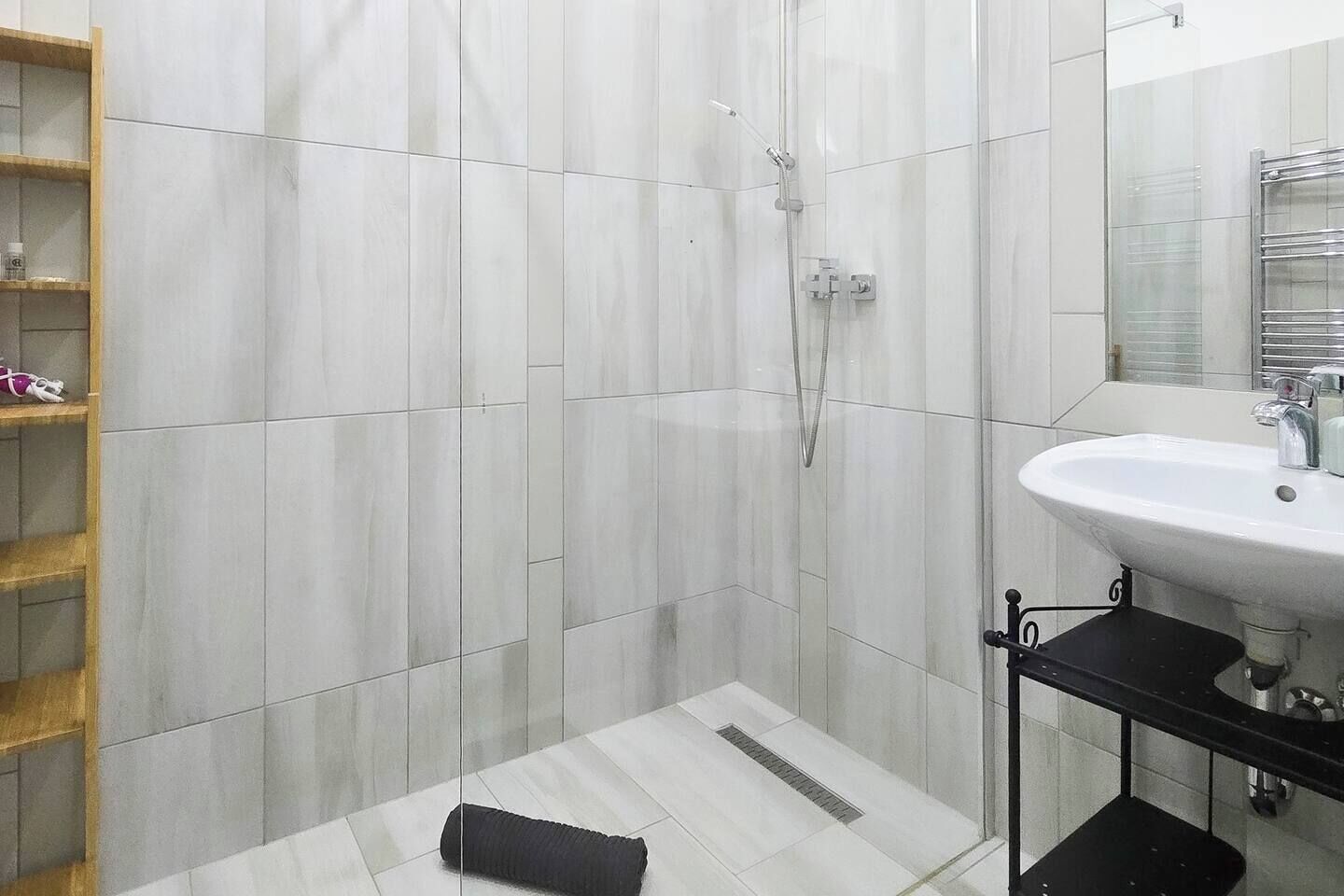 Hair dryer, towels