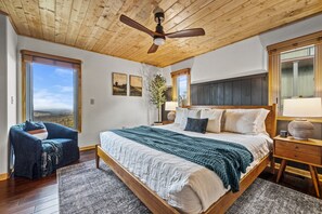 3 bedrooms, desk, iron/ironing board, travel crib